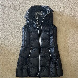 ANORAK Women's Sleek Black Puffer Vest